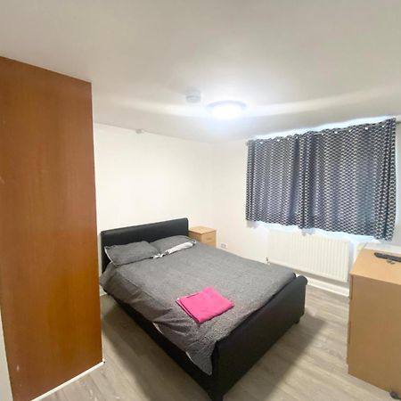 The Heathrow Lodge London Uk Хармондсворт Экстерьер фото